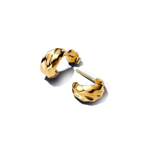 Atviri banguotos tekstūros lankelio formos auskarai - Pandora Lietuva