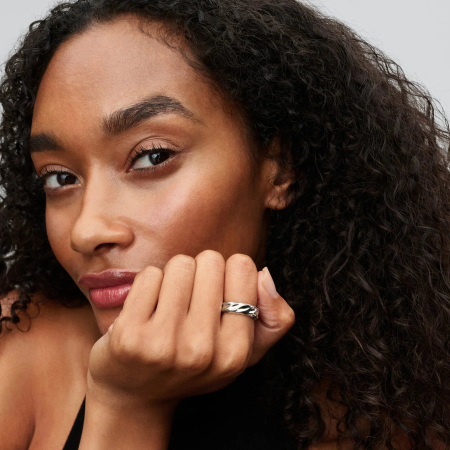 Banguotos tekstūros plataus lankelio žiedas - Pandora Lietuva