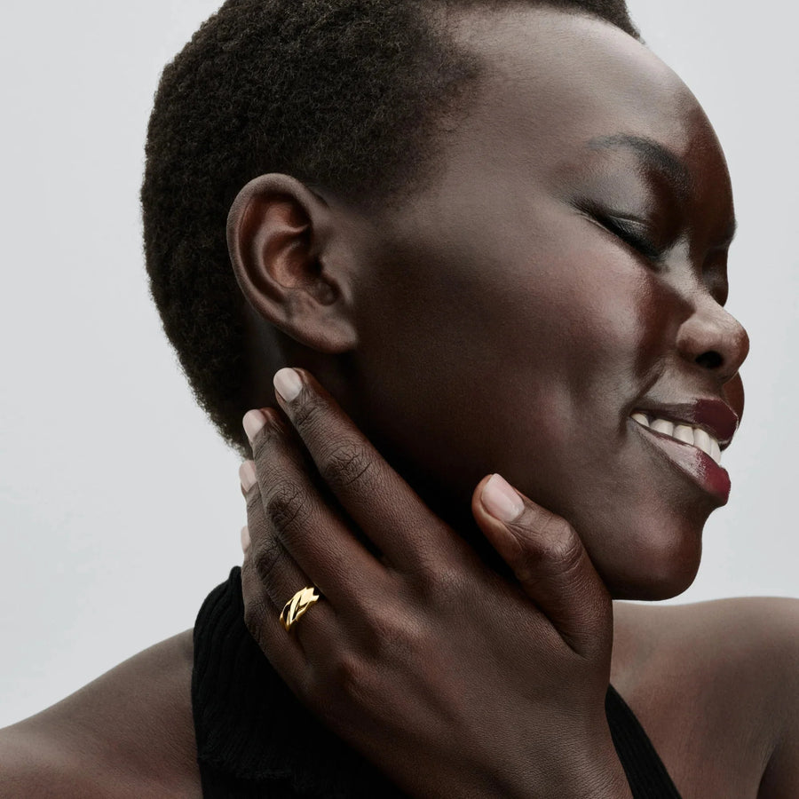 Banguotos tekstūros plataus lankelio žiedas - Pandora Lietuva