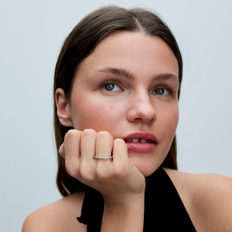 „Pandora ME“ struktūruotas žiedas su akmenėliais - Pandora Lietuva