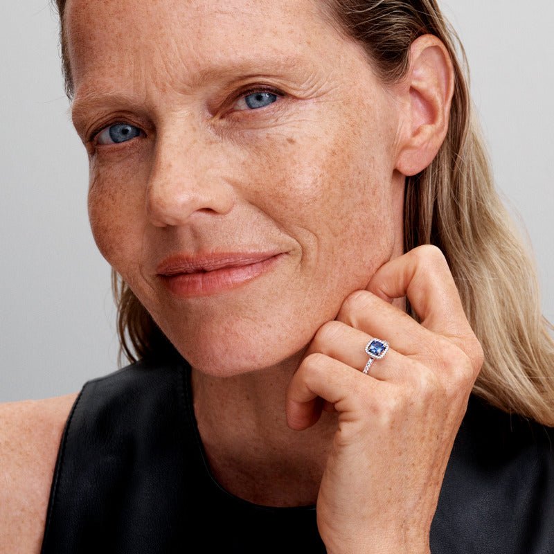 Spindintis mėlynos kvadratinės aureolės žiedas - Pandora Lietuva