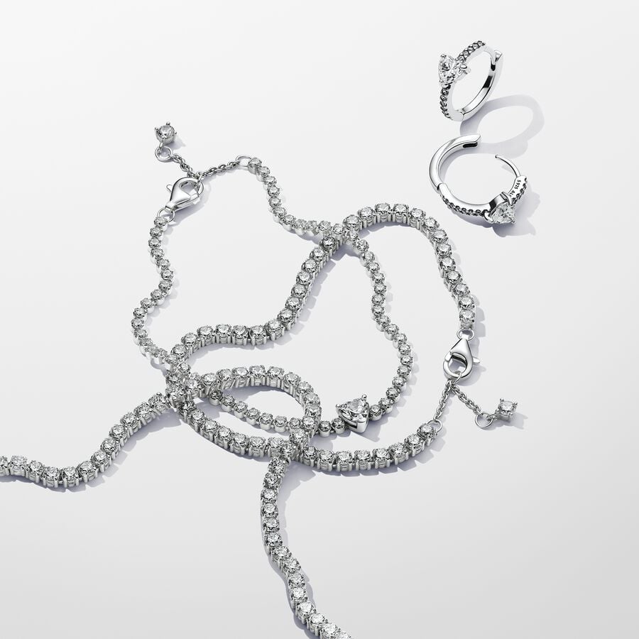 Žėrintys auskarai - lankeliai su širdele - Pandora Lietuva