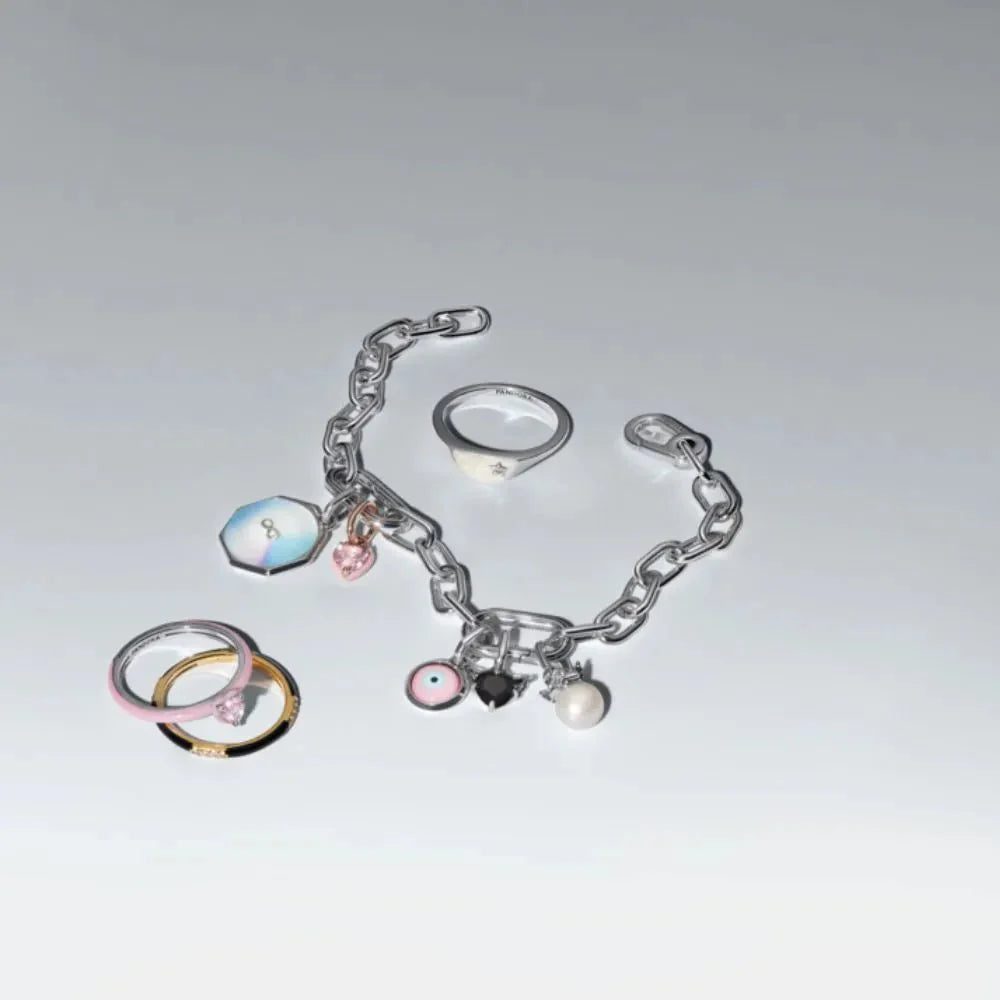 Žiedas su juodu emaliu ir akmenėliais - Pandora Lietuva