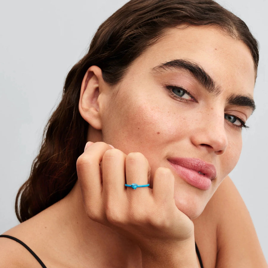 Žiedas su turkio spalvos širdies formos akmeniu - Pandora Lietuva