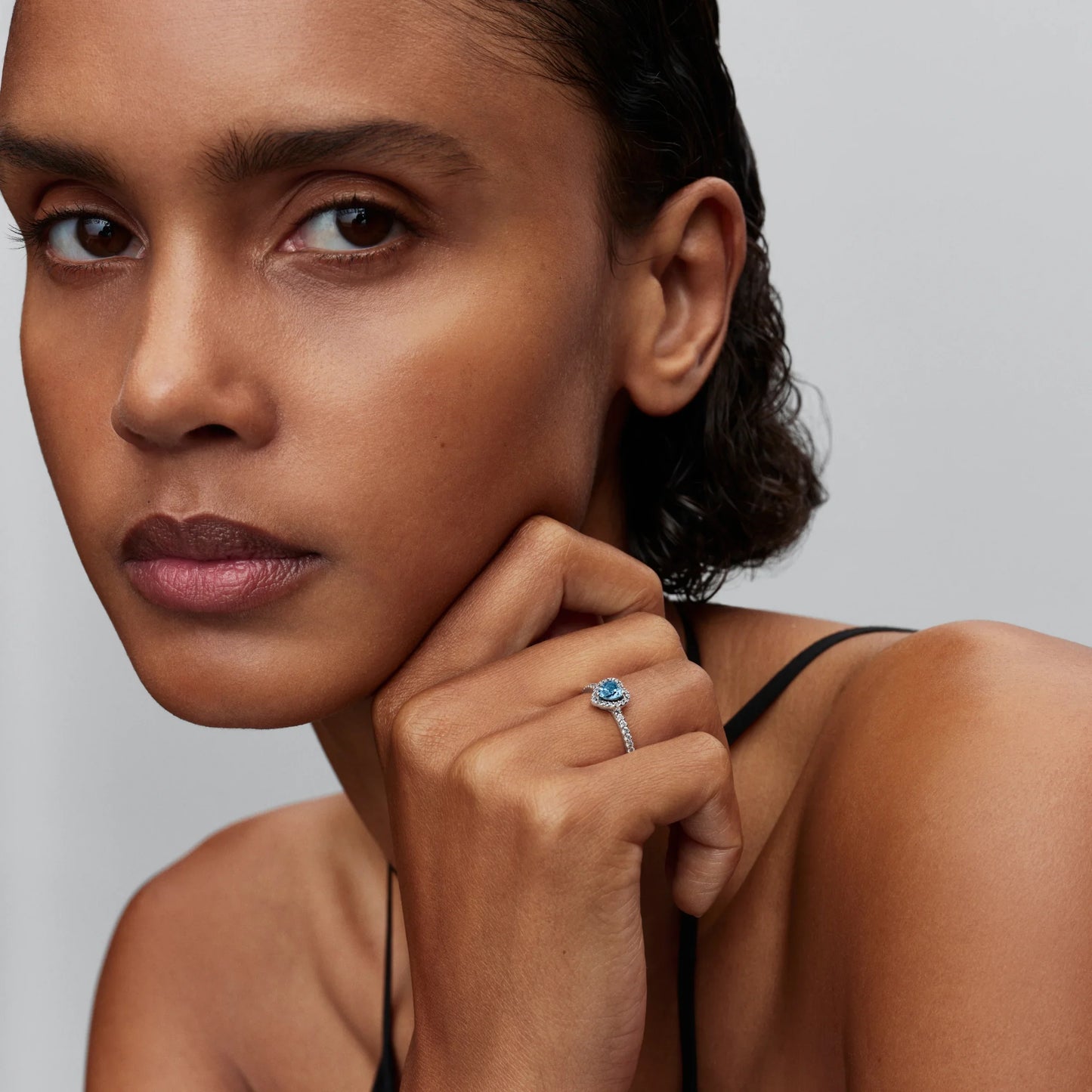 Sõrmus „Tõstetud helesinine süda“