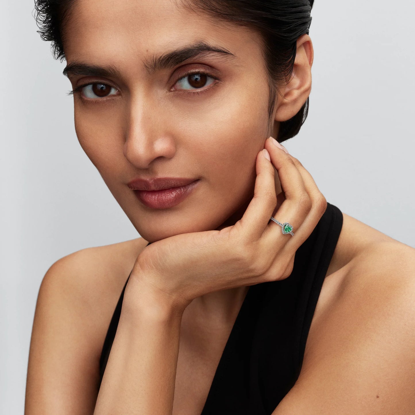 Sõrmus „Tõstetud mündiroheline süda“