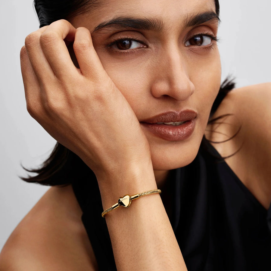 Briaunuota gyvatės pynimo grandinėlės apyrankė su širdies formos užsegimu - Pandora Lietuva