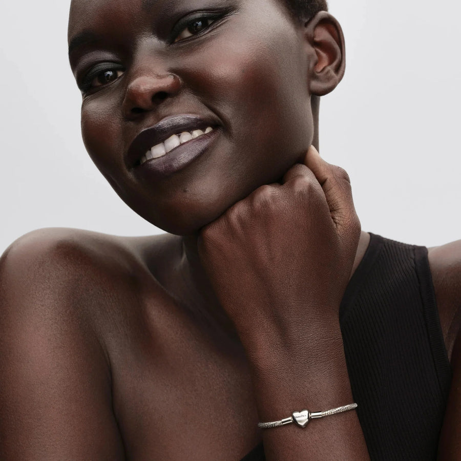 Briaunuota gyvatės pynimo grandinėlės apyrankė su širdies formos užsegimu - Pandora Lietuva