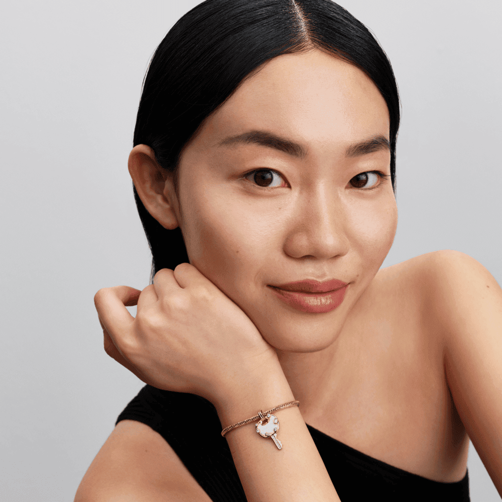 Didelis rožinis opalinis kabantis karoliukas „Meilės raktas“ - Pandora Lietuva