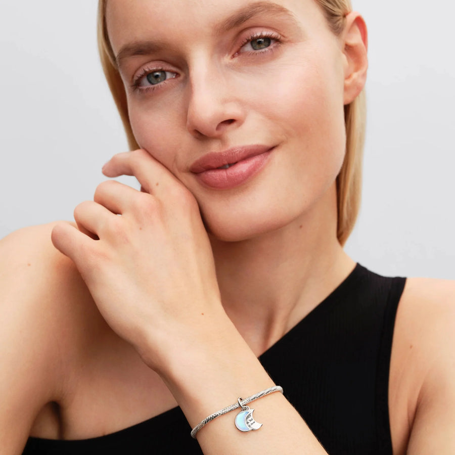 Dvigubas kabantis karoliukas „Pusmėnuliai“ - Pandora Lietuva