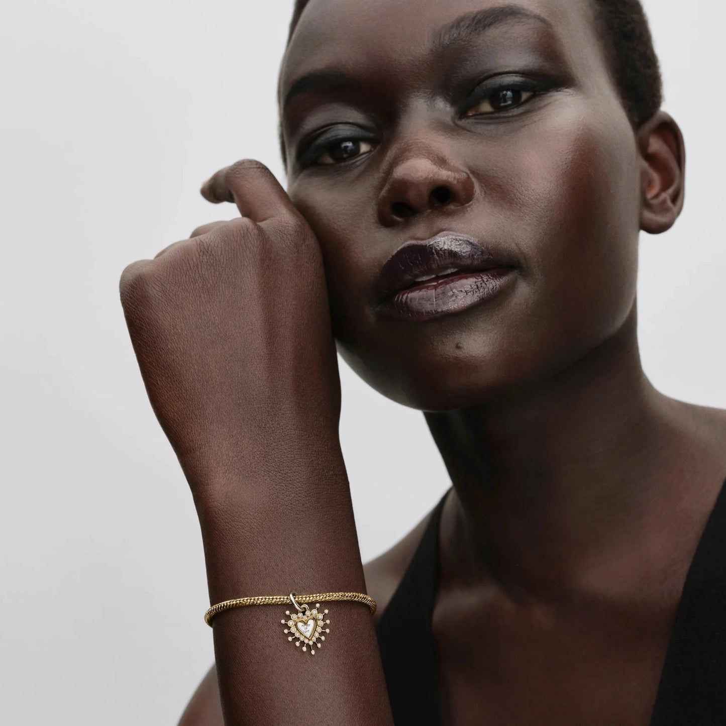 Dvigubas kabantis karoliukas „Spinduliuojanti širdis“ - Pandora Lietuva