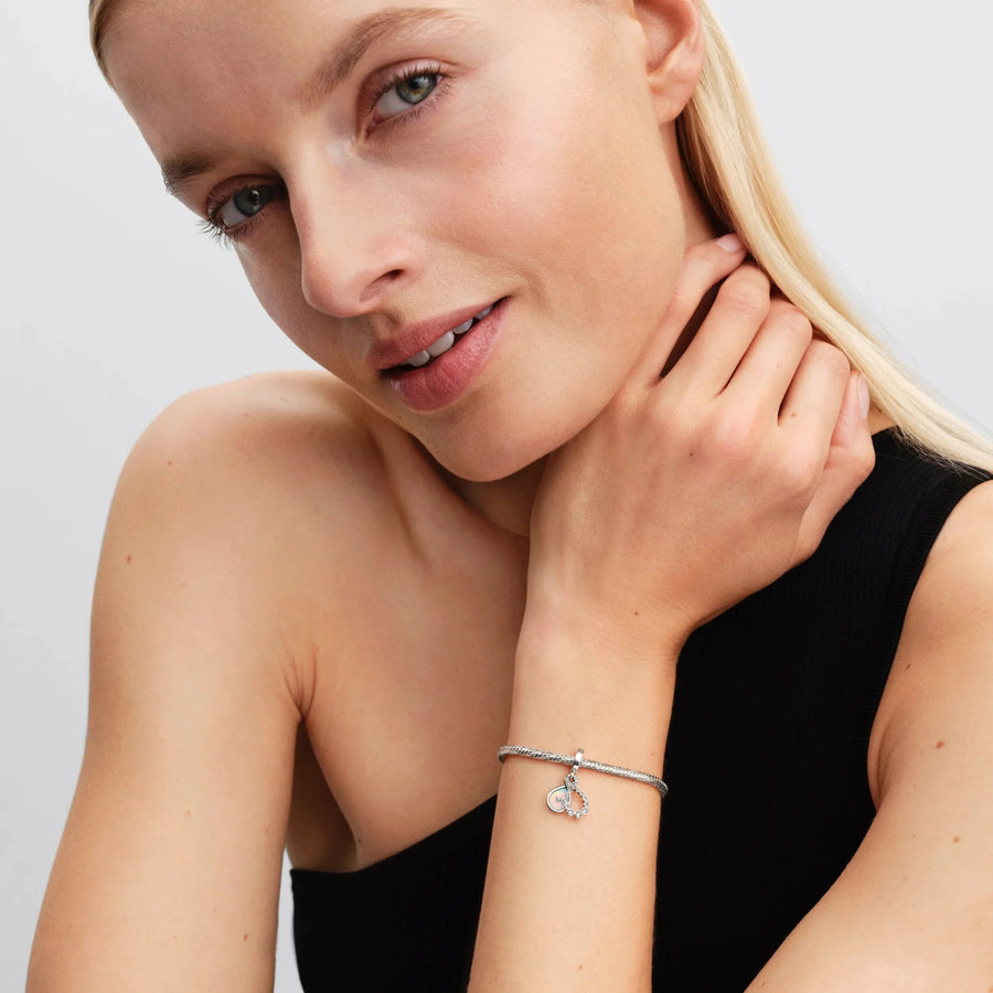 Dvigubas kabantis opalinis karoliukas „Begalybė“ - Pandora Lietuva