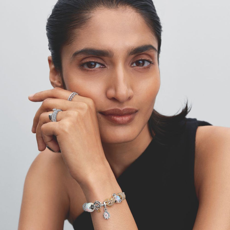 Dvigubas kabantis opalinis karoliukas „Begalybė“ - Pandora Lietuva