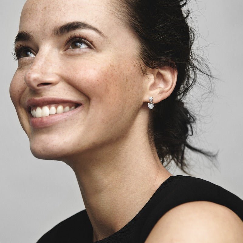 Dvigubos širdies žėrintys įveriami auskarai - Pandora LT