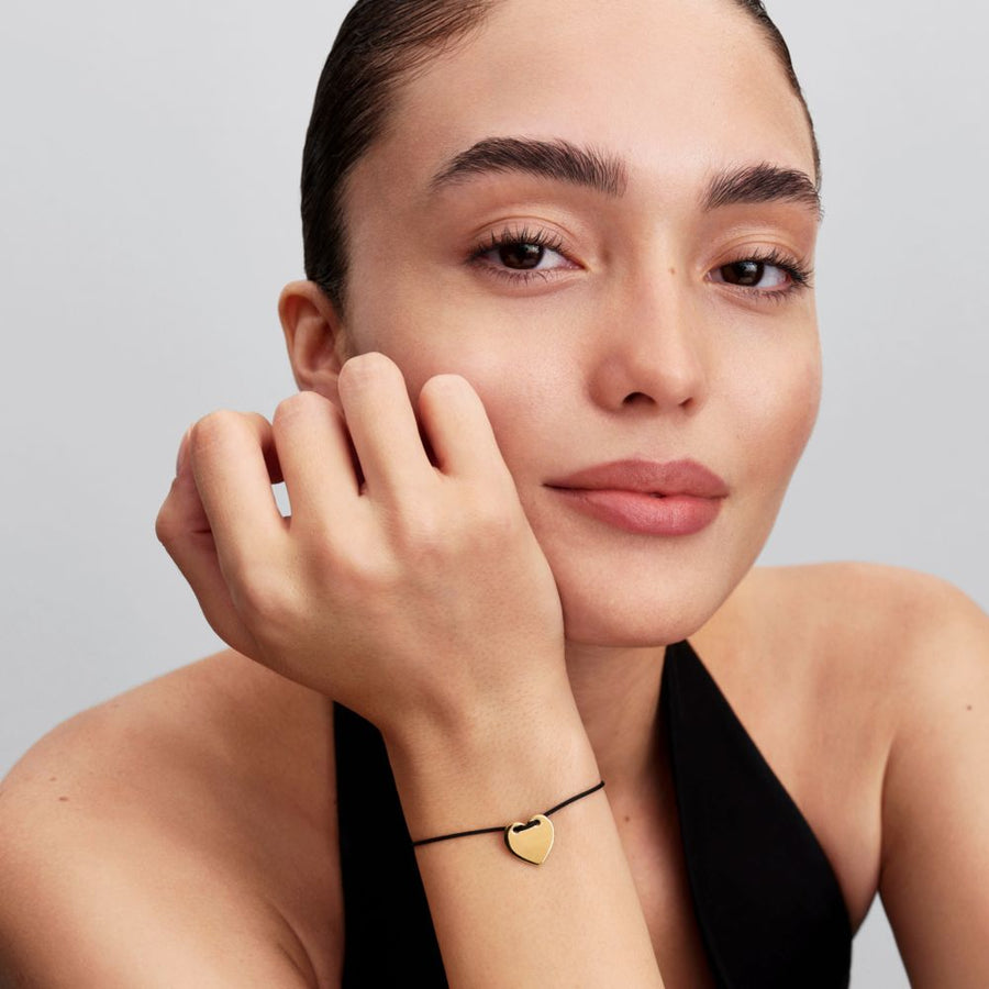 Graviruojama juoda virvelinė apyrankė su slankikliu „Širdis“ - Pandora Lietuva