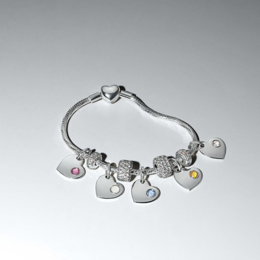 Graviruojamas kabantis balandžio mėnesio karoliukas su skaidriu akmenėliu „Širdis“ - Pandora Lietuva