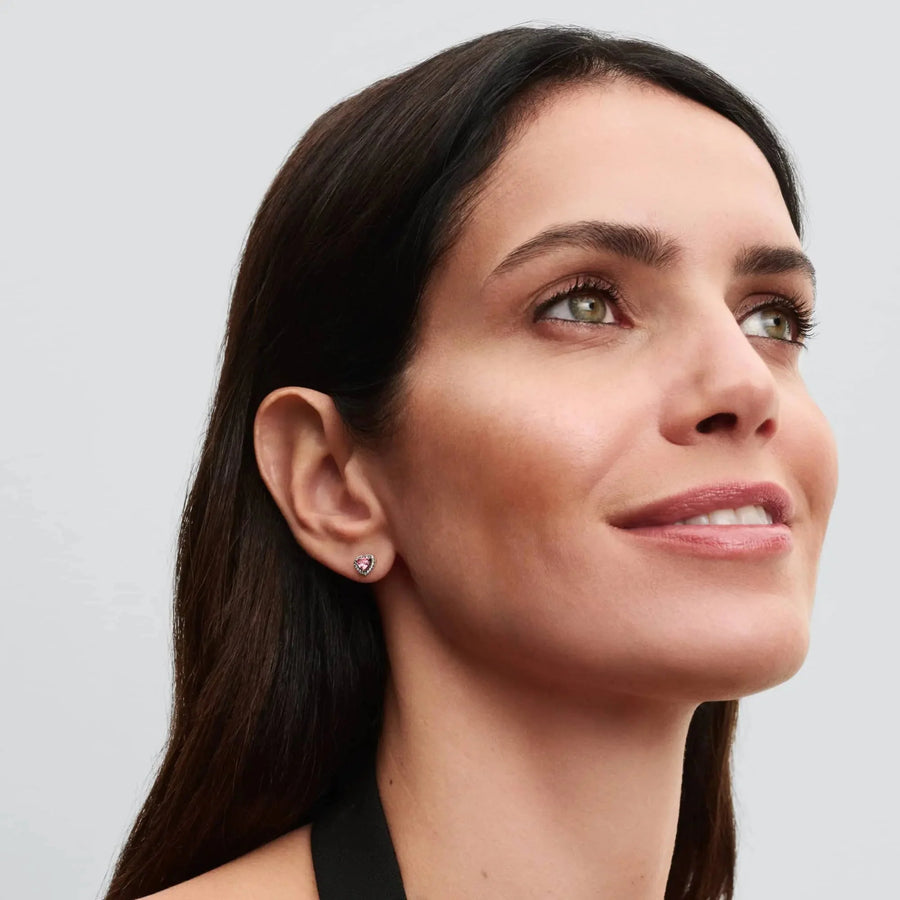 Įsmeigiami auskarai su iškilia rausva širdimi - Pandora Lietuva