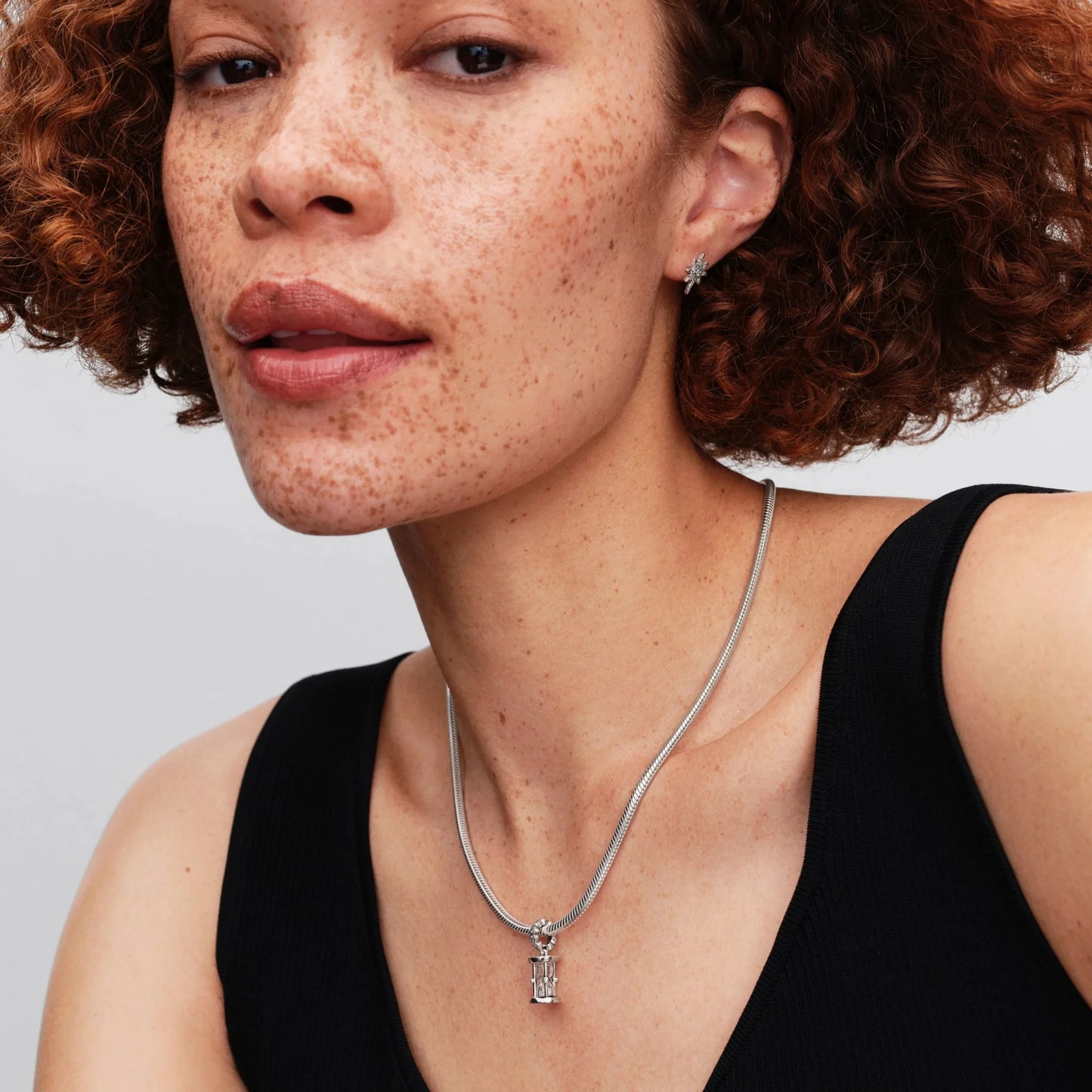 Kabantis karoliukas „Smėlio laikrodis“ - Pandora Lietuva