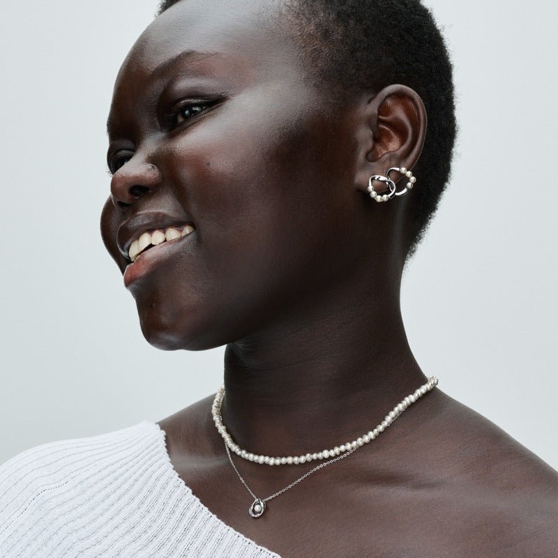 Organiškos formos apskriti auskarai su apdorotais, dirbtiniu būdu išaugintais gėlavandeniais perlais - Pandora Lietuva