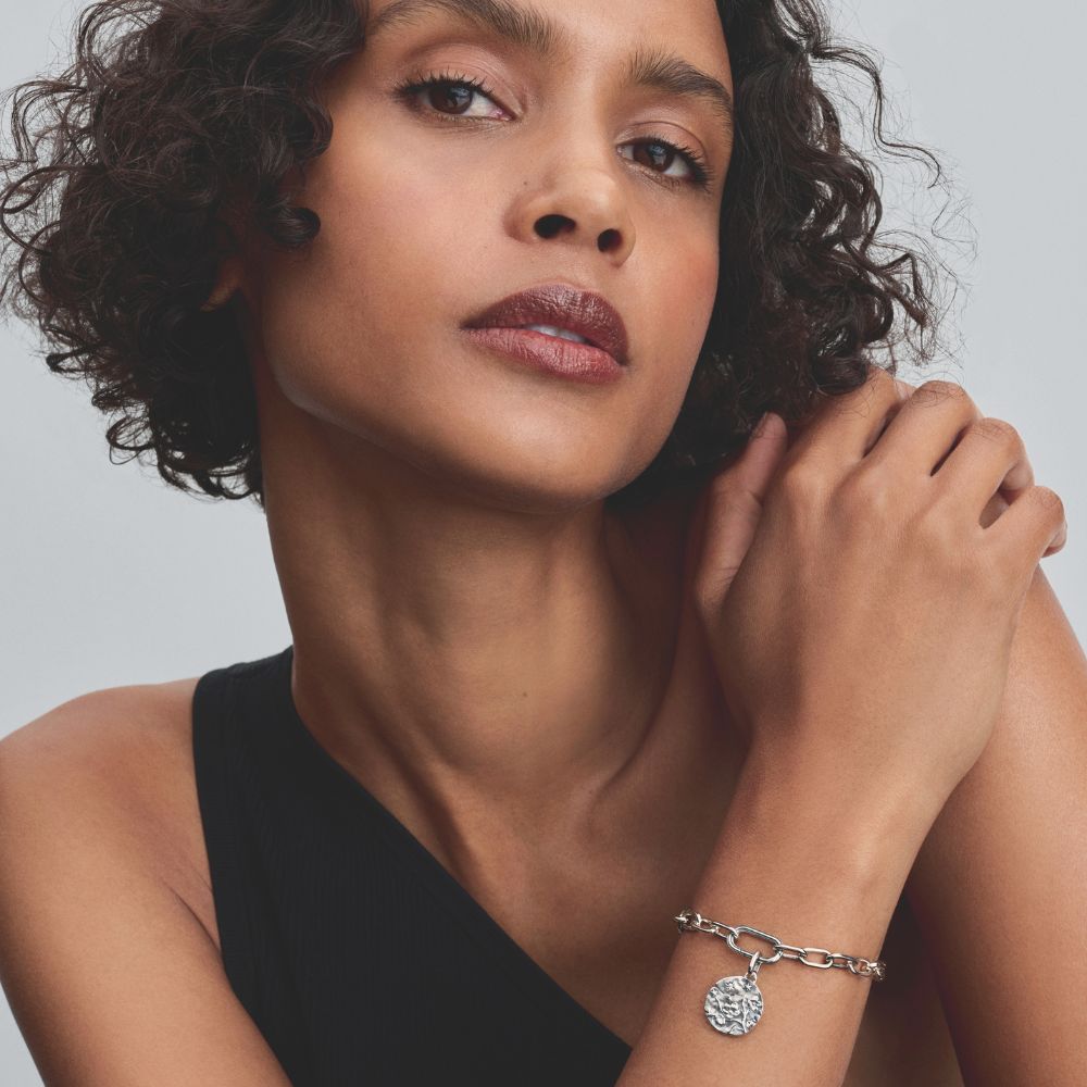 Medaljoniga kaelakee „Kirsiõis“