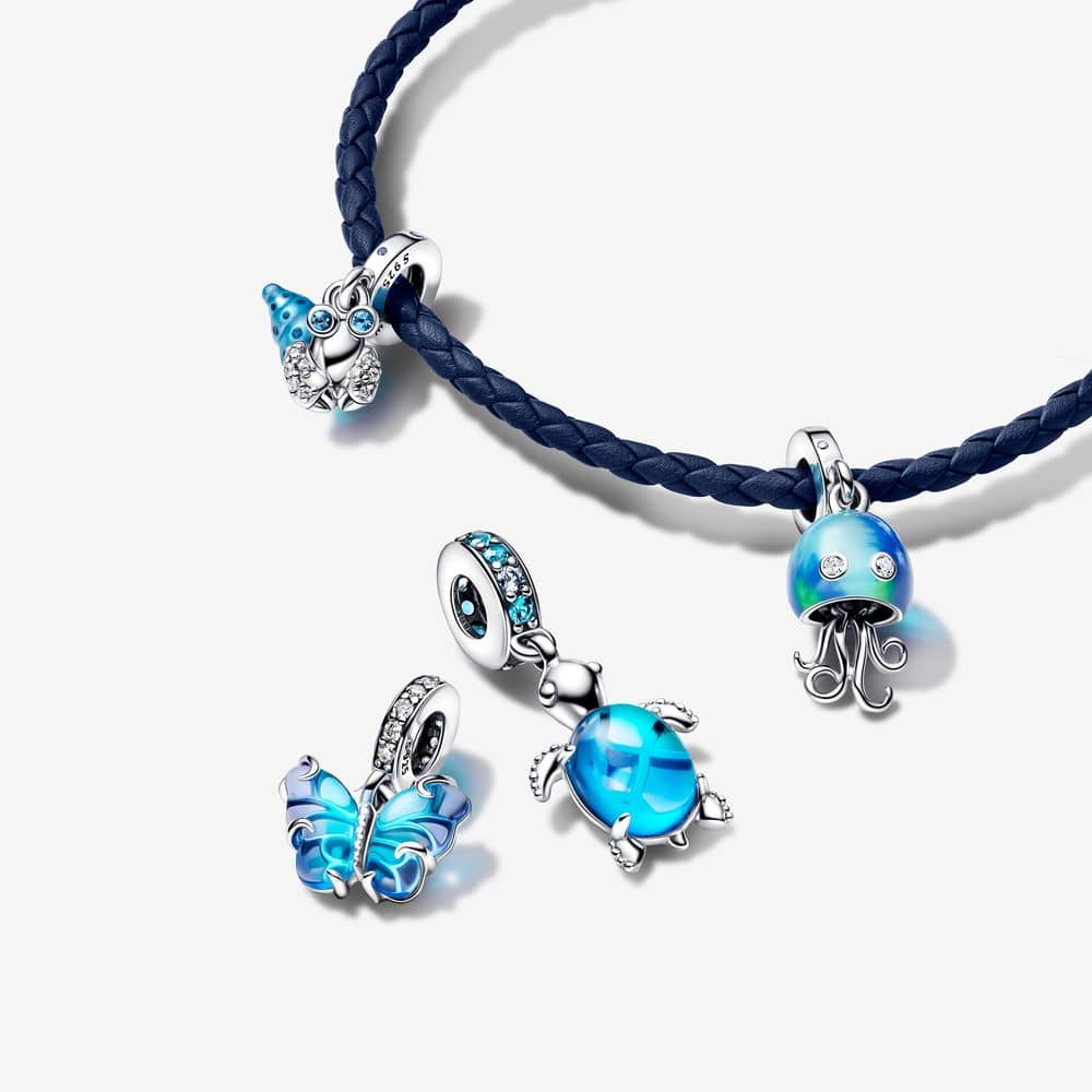 Pandora Moments apvali užsegama mėlyna pinta odinė apyrankė - Pandora Lietuva