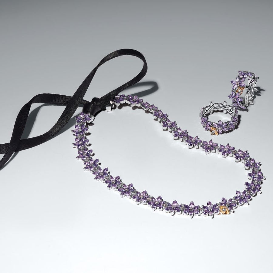 Priglundantis „Bridžertonų“ vėrinys „Herbariumas ir bitė“ - Pandora Lietuva