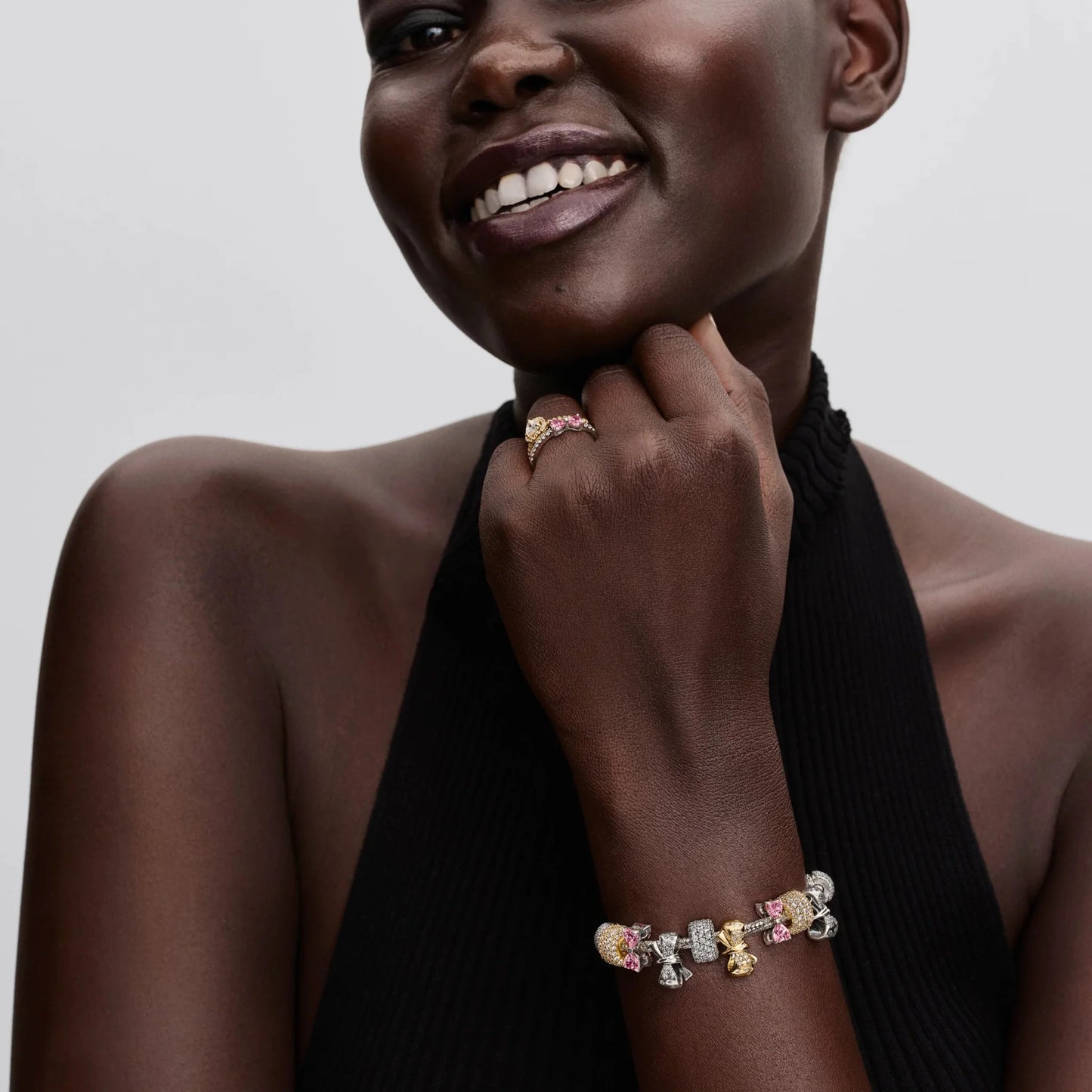 Rožinis karoliukas „Kaspinėlis“ - Pandora Lietuva