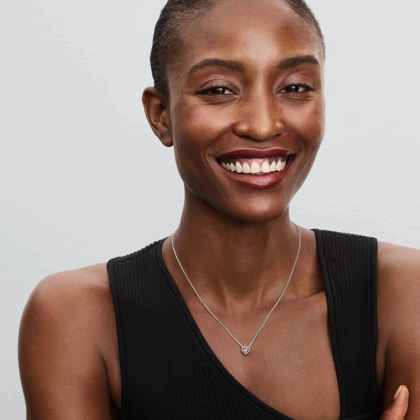 Vėrinys su iškilia rausva širdimi - Pandora Lietuva